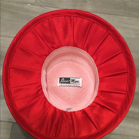 BEN MARC INTERNATIONAL VINTAGE RED FLOWER FEATHER HAT, LIKE NEW - Picture 4 of 8